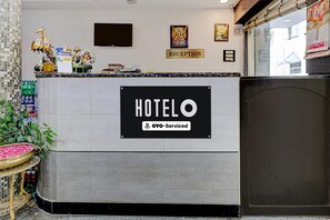 Reception - Deluxe Hotel Aditya Grand (Guntur)