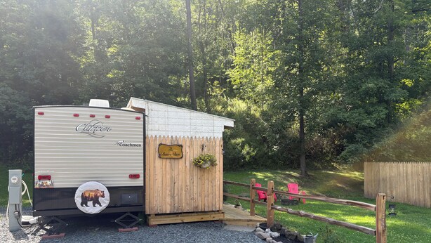 Property grounds - Want to go camping? Stay at The Bear’s Den! (Monroeton)