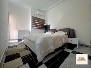 Unclassified image, 2 of 15, button - el hadji ibourahim baradji (abidjan)
