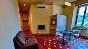 Living area - Augusta and Libero Apartments – Your Stay in the Heart of Spoleto (Spoleto)