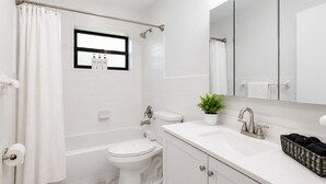 Unclassified image, 5 of 23, button - Modern Coastal Pompano Retreat, Minutes to Beach (Pompano Beach)