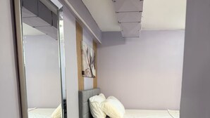 Iron/ironing board, WiFi, bed sheets - Lovely Apartment located at 7 minutes walking from Moncton University. (Moncton)