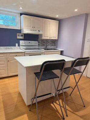 Private kitchen - Lovely Apartment located at 7 minutes walking from Moncton University. (Moncton)