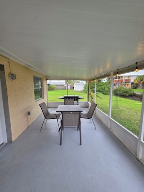 Outdoor dining - Hooked on Hudson (Hudson)
