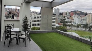 屋外ダイニングエリア