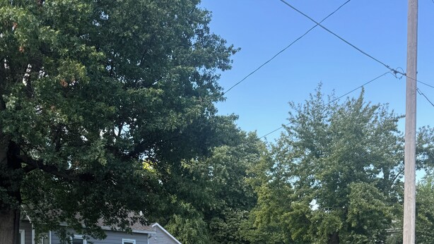 Property grounds - Enjoyable 3-bedroom house with AC in charming Clinton (Clinton)