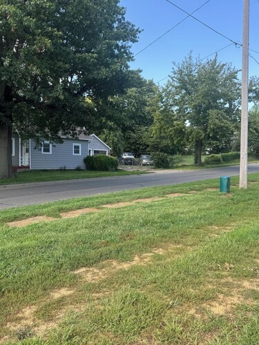 Enjoyable 3-bedroom house with AC in charming Clinton