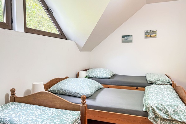 Holz, Schlafzimmer, Bett, Textil, Interior Design, Flooring, Fussboden, Möbel, Bettdecke, Bedding