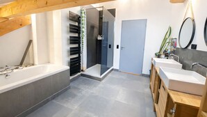 Bathroom - Vrbo Property (Cruet)