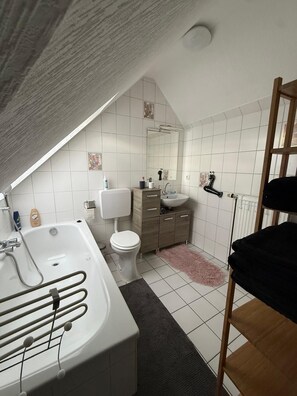 Unclassified image, 3 of 8, button - Vrbo Property (Düren)