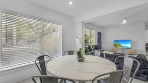 Dining - Vrbo Property (Fort Lauderdale)