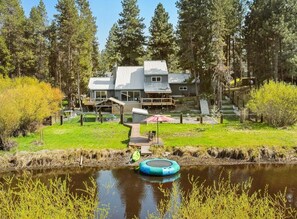 Unclassified image, 3 of 20, button - Dog friendly 3bd near Sunriver w/ large deck, chef's kitchen, and waterfront (Bend)