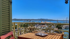 Unclassified image, 2 of 17, button - Appartement Bleu Panorama - Welkeys (Bandol)