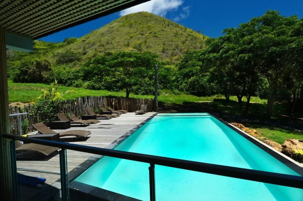 Una piscina al aire libre (de 08:00 a 19:00), tumbonas