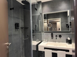 Zimmer, 1 Schlafzimmer, barrierefrei, Raucher | Badezimmer