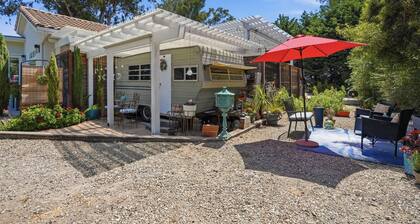 Experience in This Charming Vintage Trailer !