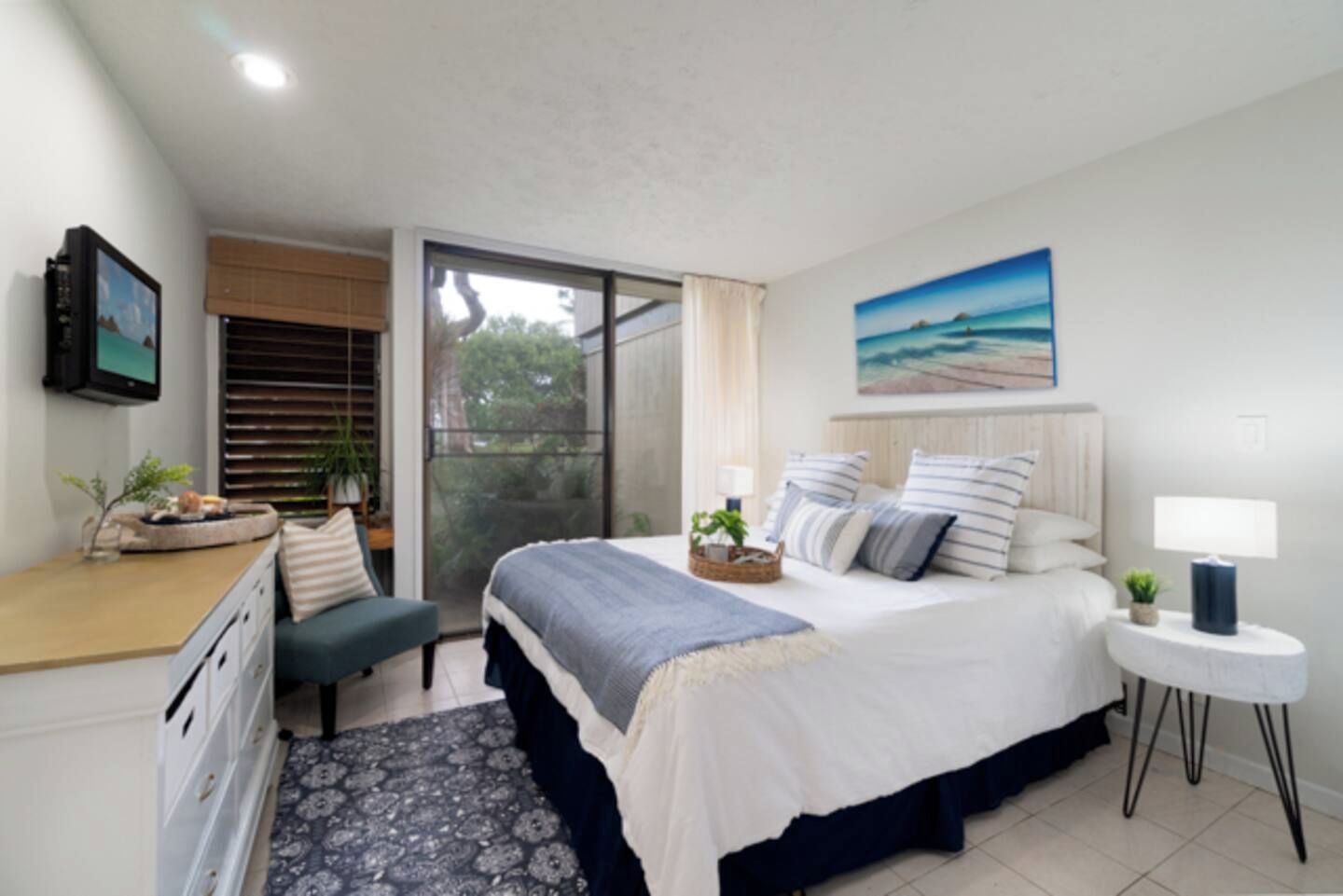 Iron/ironing board, travel crib, WiFi, bed sheets