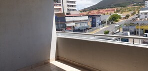 Balcony - Central Head Rest - Perfect Pop in Spot (Cape Town)
