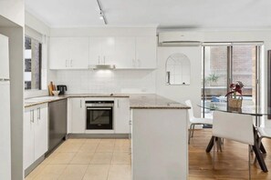 Private kitchen - Private flat, spacious and central in Sydney (Sydney)