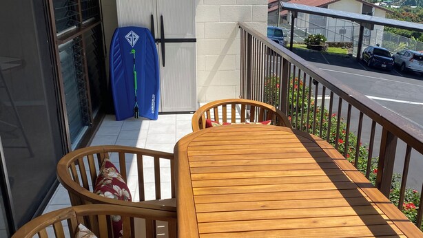 Outdoor dining - Fabulous 2-bedroom condo in charming Holualoa for your getaway. (Holualoa)