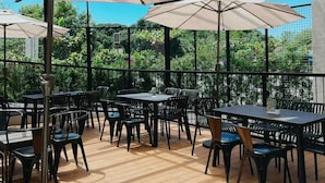 Tempat makan outdoor