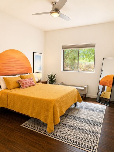 New! Luxury Private Desert Retreat + 4 Beds + Hot Tub + Gated + 5 Horse Stalls