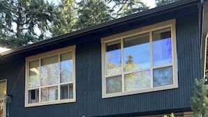 Exterior - Cozy couple's getaway near ferry terminal (Bainbridge Island)