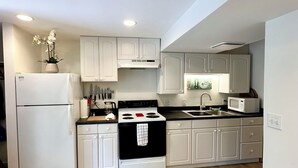 Private kitchen - Cozy couple's getaway near ferry terminal (Bainbridge Island)