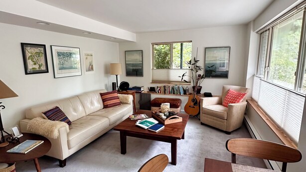 Living area - Cozy couple's getaway near ferry terminal (Bainbridge Island)