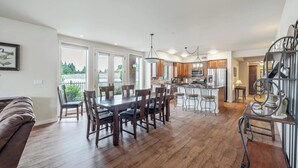 Dining - Gated Riverfront Condo W/ Private Boardwalk (Post Falls)