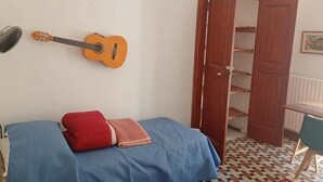 Deluxe Twin Room, Balcony, City View | Desk, laptop workspace, soundproofing, iron/ironing board - Roma 64 (Campobasso)