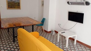 Deluxe Quadruple Room, Balcony, City View | Living area | Computer monitors, printers - Roma 64 (Campobasso)