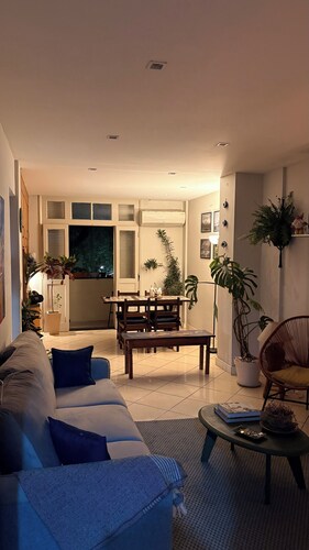 Quarto com Varanda e Vista da Praça Paris - Glória RJ