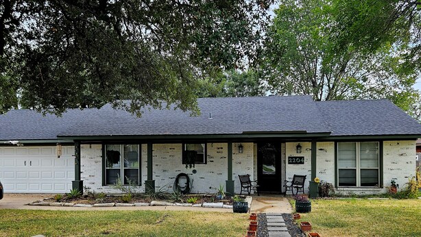 Exterior - Spacious 4-bedroom in Quiet Bryan, Minutes from Texas A&M, Firepit, Big Backyard (Bryan)