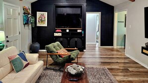 Living area - Spacious 4-bedroom in Quiet Bryan, Minutes from Texas A&M, Firepit, Big Backyard (Bryan)