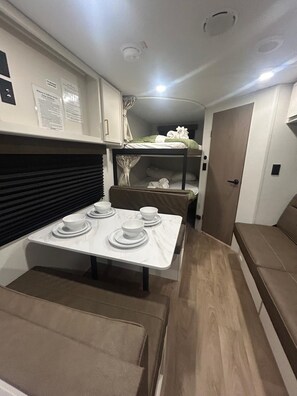 1 bedroom, desk - Cozy Grand Design RV Getaway Spot #4 –Rollover Bay sleep 5 (Bolivar Peninsula)