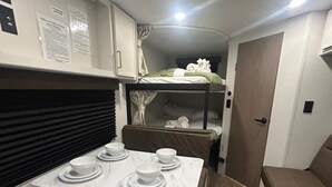 Room - Grand Design RV Getaway – #8, Rollover Bay & Ocean (Bolivar Peninsula)