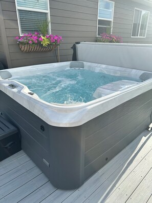 Unclassified image, 4 of 6, button - Beautiful 3-bedroom house with hot tub in charming Billings (Billings)