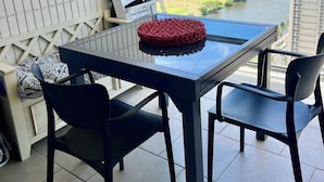 Outdoor dining - Cozy studio with great view in fabulous Waikiki (Honolulu)