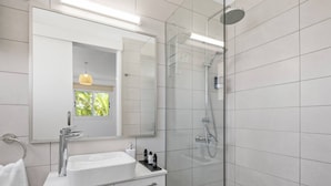 Villa | Bathroom - Tropical Beachfront Home (Paralimni)