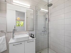 Villa | Badezimmer | Hausschuhe
