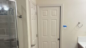Bathroom - NORTH PADRE 3 bedroom house w/ Private pool located across the street from beach (Corpus Christi)