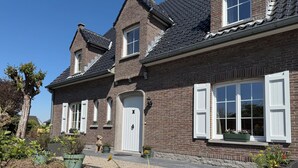 Exterior - Vrbo Property (Oostkamp)