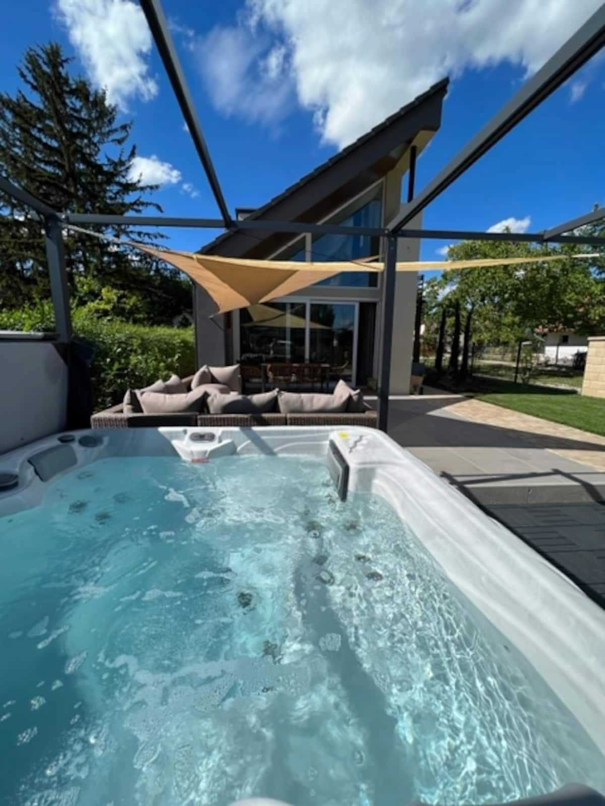 Outdoor spa tub