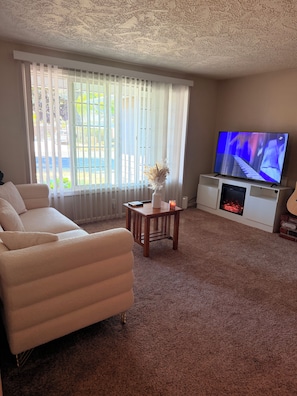Unclassified image, 5 of 15, button - Gorgeous 3-bedroom house with AC in charming Eugene (Eugene)