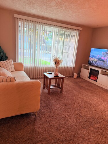 Gorgeous 3-bedroom house with AC in charming Eugene