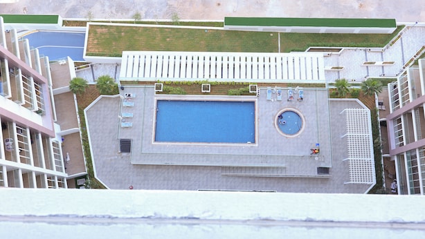 Outdoor pool - Bloomfields 1BR in Al Maryah Vista (Abu Dhabi)