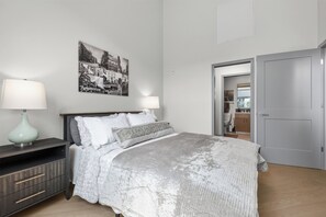 Room - Luxury Downtown Birmingham apartment (Birmingham)