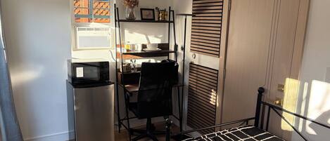 1 habitación, tabla de planchar con plancha, internet y ropa de cama