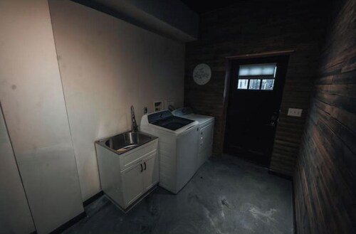 The Little Brick Cabin/Cozy Escape/Brick Studio